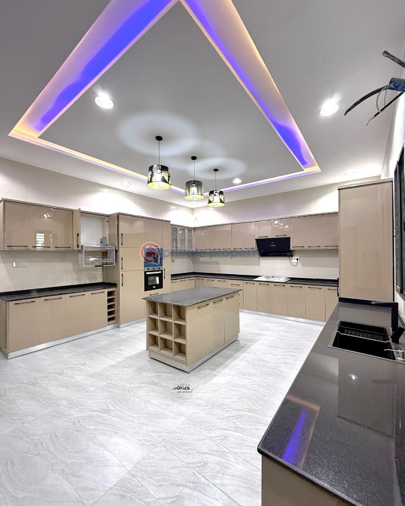 Massive 5 bedroom detached duplex with 2 rooms chalet + 3 rooms bq - 5 5 bedroom Detached Duplex For Sale Guzape Abuja Phase 1  - 5