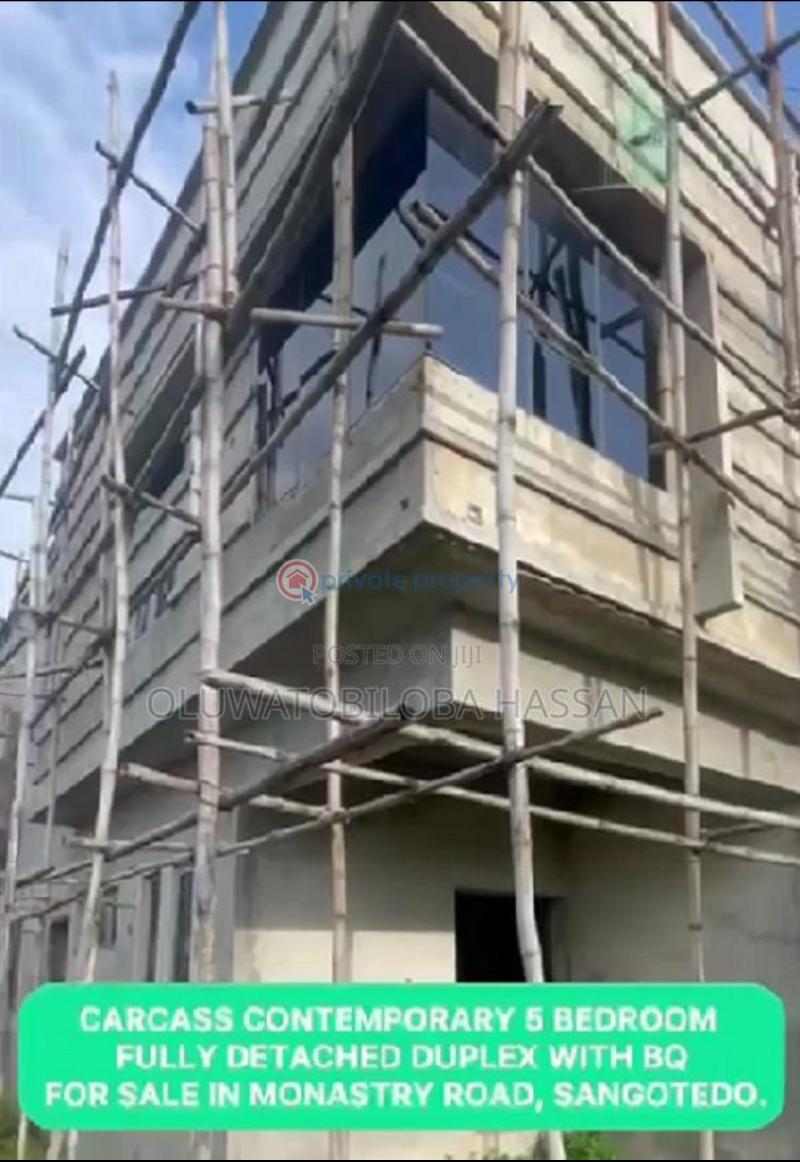 5 bedroom Detached Bungalow For Sale Giwa Gardens Monastery Road Sangotedo Lagos - 1