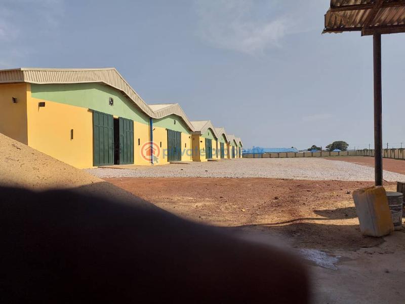 Massive 6 bays of warehouses on 1.22 hectares with cofo @ kaduna for sale. - 1 Warehouse For Sale Towgate Kaduna Area  - 1