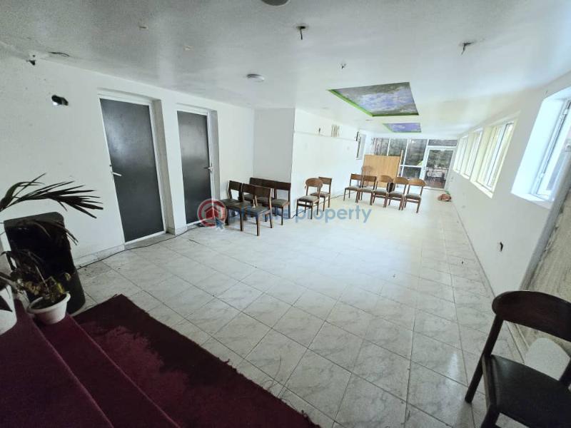 Massive commercial shop space available - 4 1 bedroom Shop For Rent Lekki Phase 1 Lagos - 4