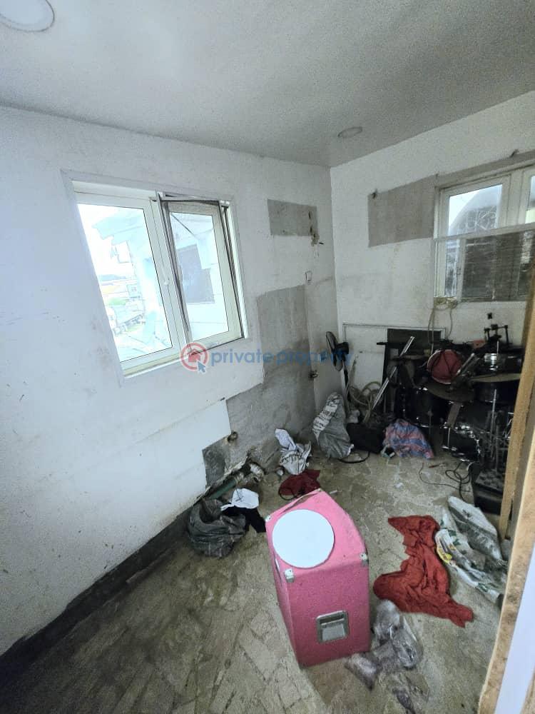 Massive commercial shop space available - 5 1 bedroom Shop For Rent Lekki Phase 1 Lagos - 5