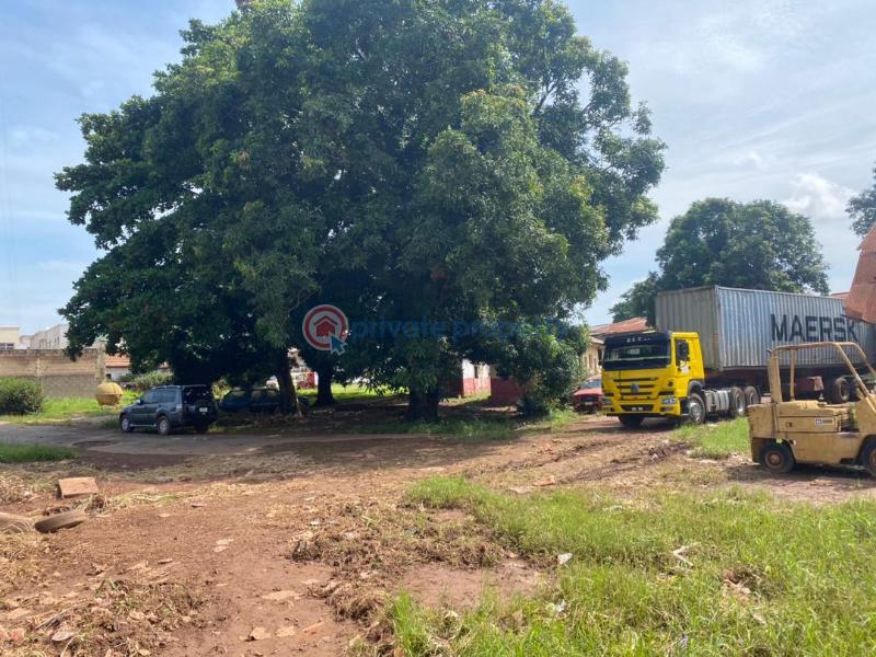 Massive land measuring 9,154sqm of land with cofo opposite ministry of lands, old g.r.a, enugu - 6 Land For Sale Colliary Avenue, Behind Union Bank Enugu Area  - 6