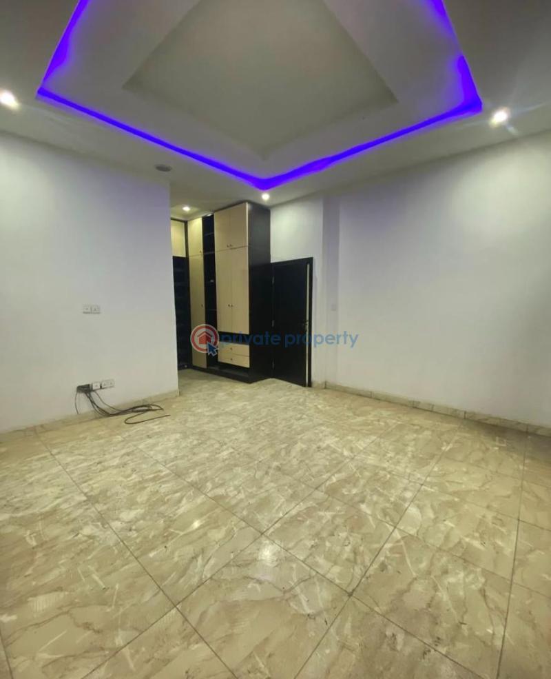 Massive master’s bedroom upstairs with big balcony & shared fitted kitchen - 5 1 bedroom Shared Apartment For Rent Orchid Lekki Lagos - 5