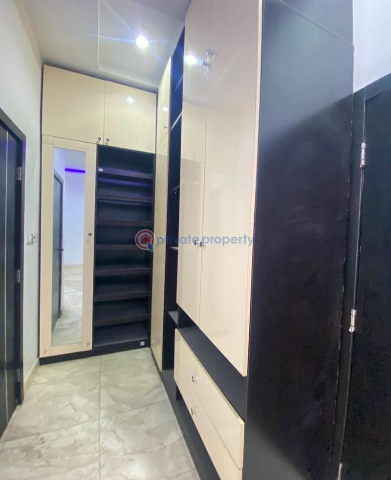 Massive master’s bedroom upstairs with big balcony & shared fitted kitchen - 2 1 bedroom Shared Apartment For Rent Orchid Lekki Lagos - 2