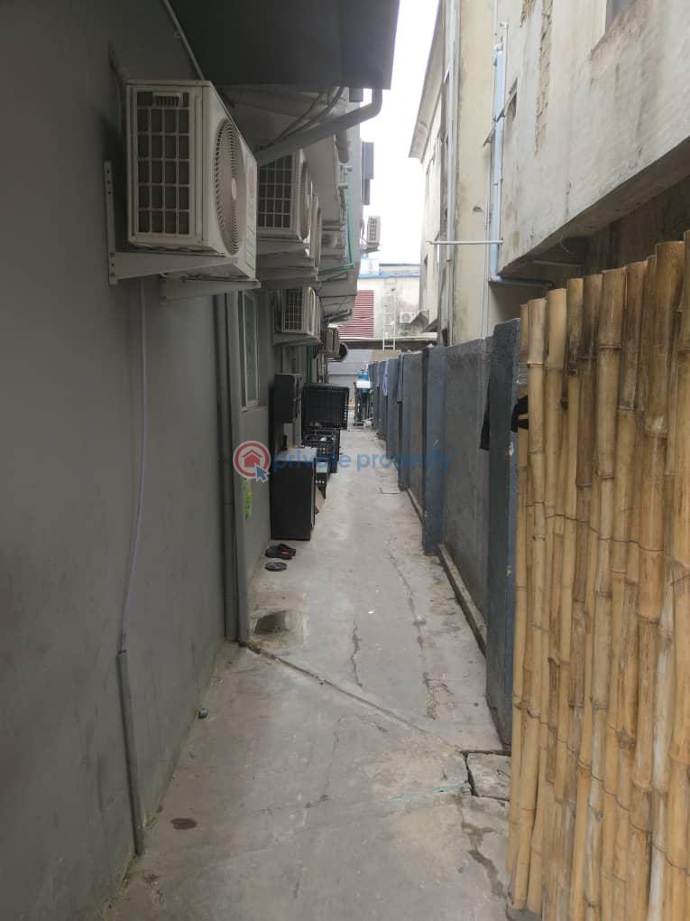 Massive semi-detached house formally used for restaurant & coffee shop - 3 Shop For Rent Victoria Island Lagos - 3