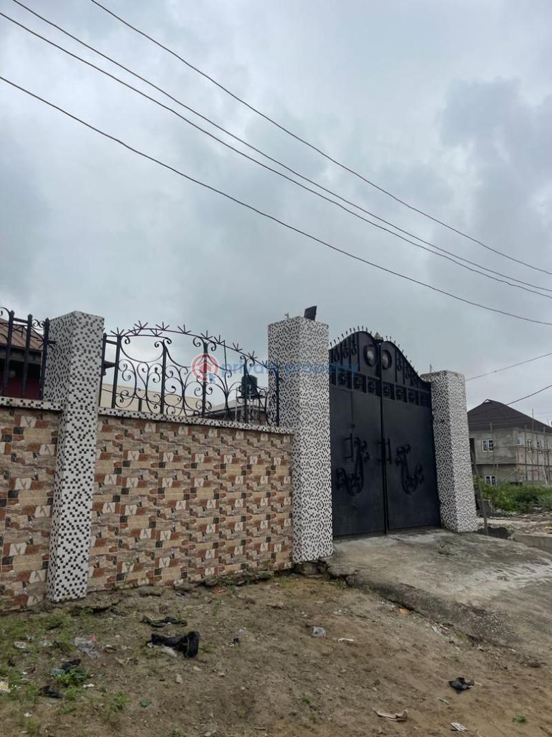 For sale 6 bedroom Bungalow Opposite Beechwood Estate Lakowe Ajah