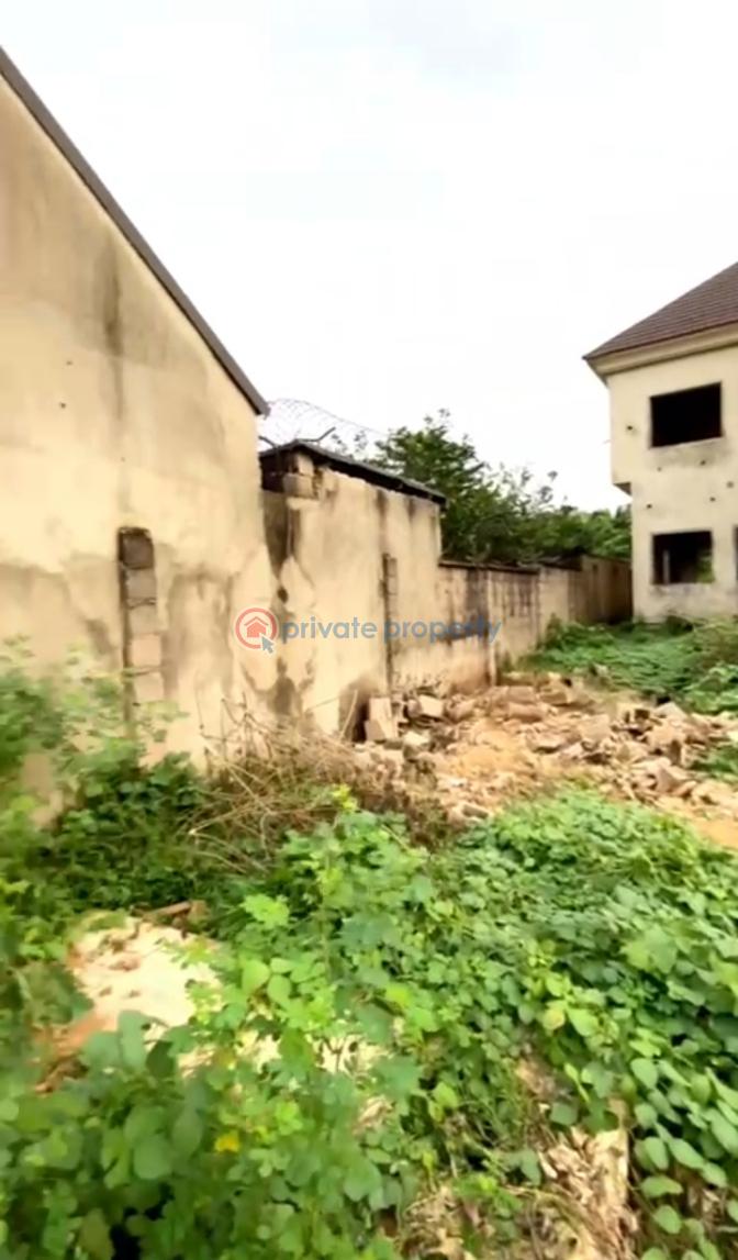 6 bedroom Duplex For Sale Old Gra Enugu Area  - 1