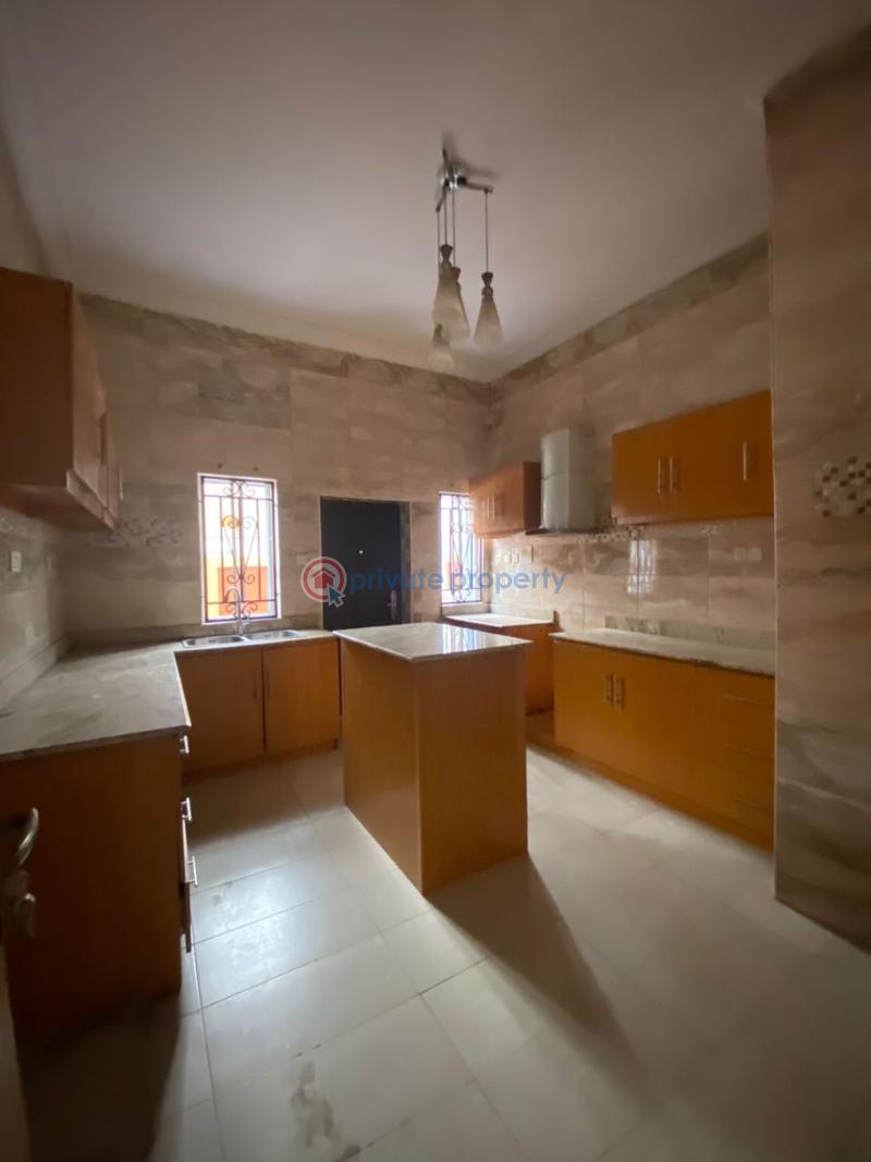 Master’s bedroom in chevron - 5 1 bedroom Shared Apartment For Rent Nice Estate In Chevron Chevron Drive Lekki Lagos - 5