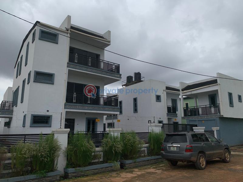 10 bedroom Duplex For Sale Ekehuan After Uniben Campus Benin Edo - 5