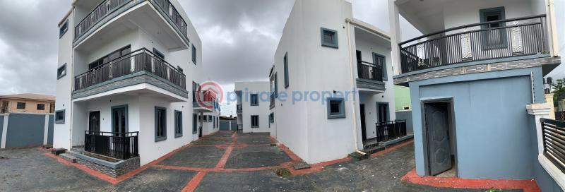 10 bedroom Duplex For Sale Ekehuan After Uniben Campus Benin Edo - 4