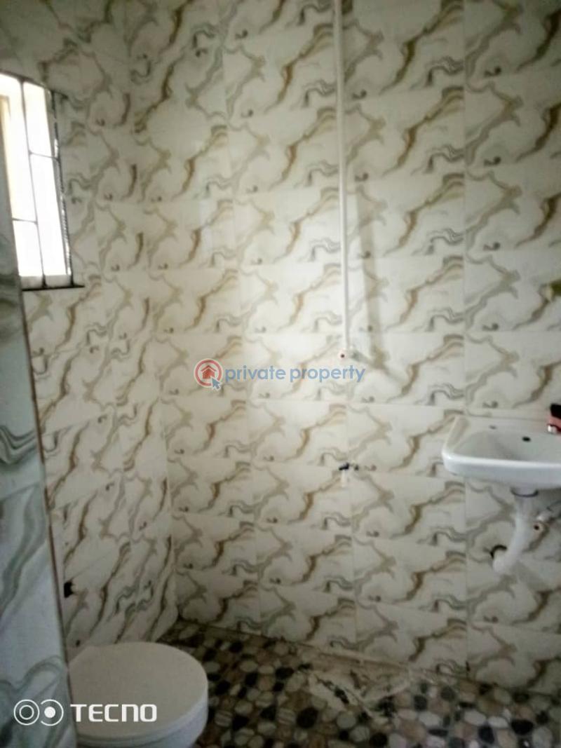 1 bedroom Mini Flat For Rent Adekunle Yaba Lagos - 3
