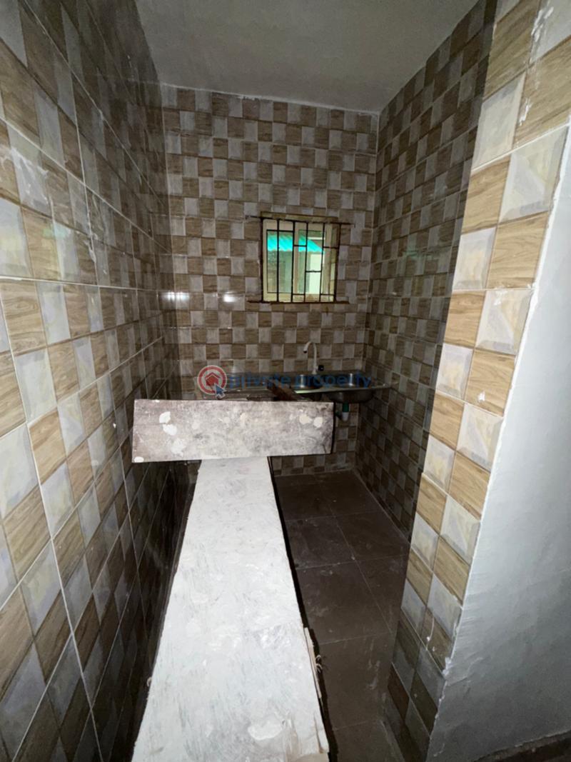 1 bedroom Mini Flat For Sale Ijeshatedo Surulere Lagos - 5