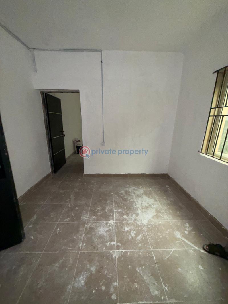 1 bedroom Mini Flat For Sale Ijeshatedo Surulere Lagos - 4