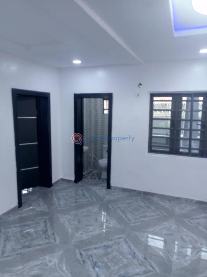 House For Rent Via Johnson Awe Estate, Alexander, Oluyole, Ibadan. Ibadan Oyo - 8