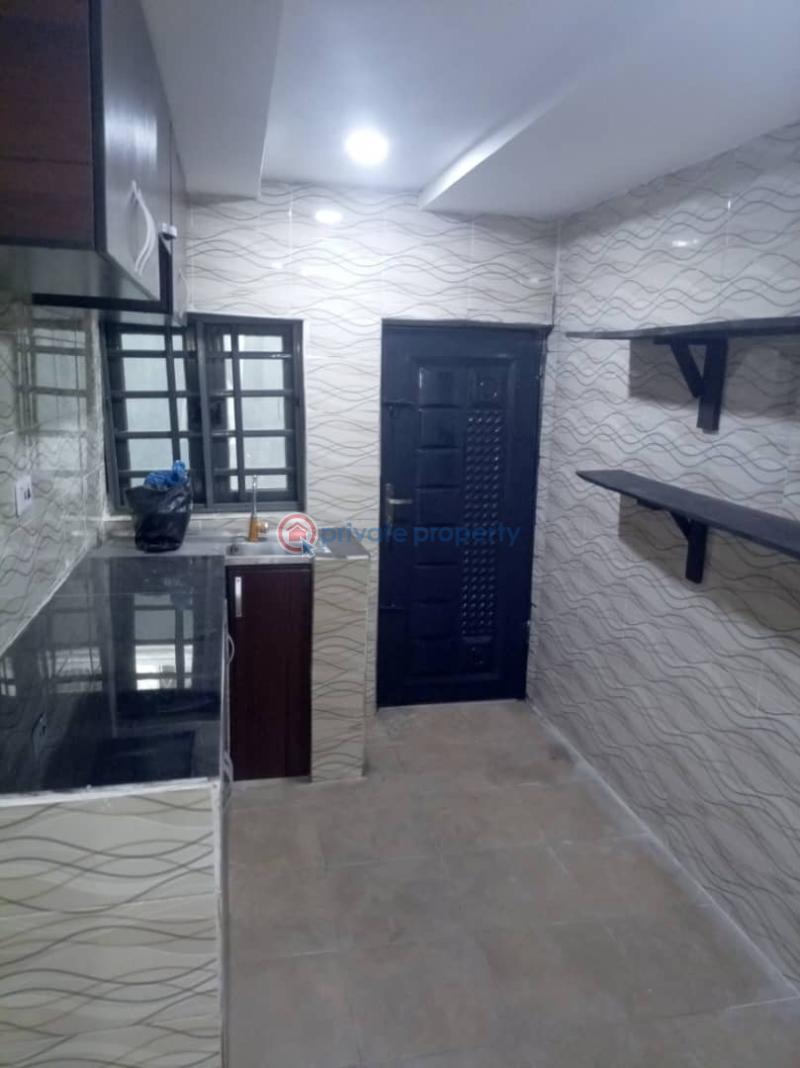 House For Rent Via Johnson Awe Estate, Alexander, Oluyole, Ibadan. Ibadan Oyo - 5