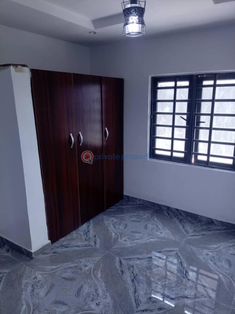 House For Rent Via Johnson Awe Estate, Alexander, Oluyole, Ibadan. Ibadan Oyo - 11