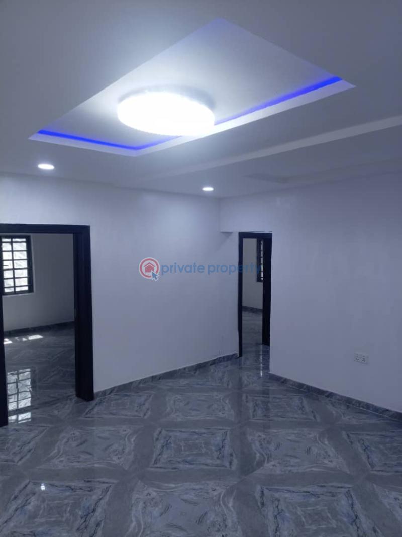 House For Rent Via Johnson Awe Estate, Alexander, Oluyole, Ibadan. Ibadan Oyo - 2