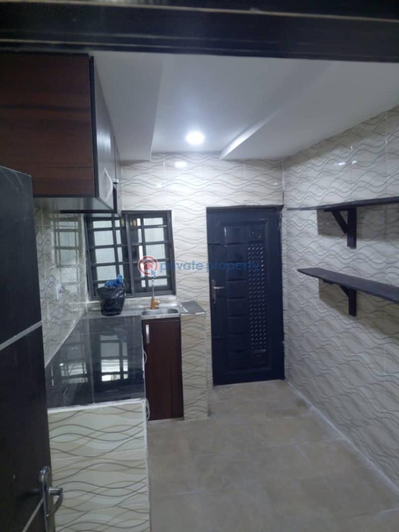 House For Rent Via Johnson Awe Estate, Alexander, Oluyole, Ibadan. Ibadan Oyo - 4