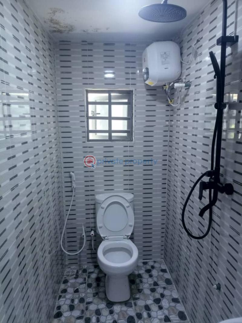 House For Rent Via Johnson Awe Estate, Alexander, Oluyole, Ibadan. Ibadan Oyo - 10