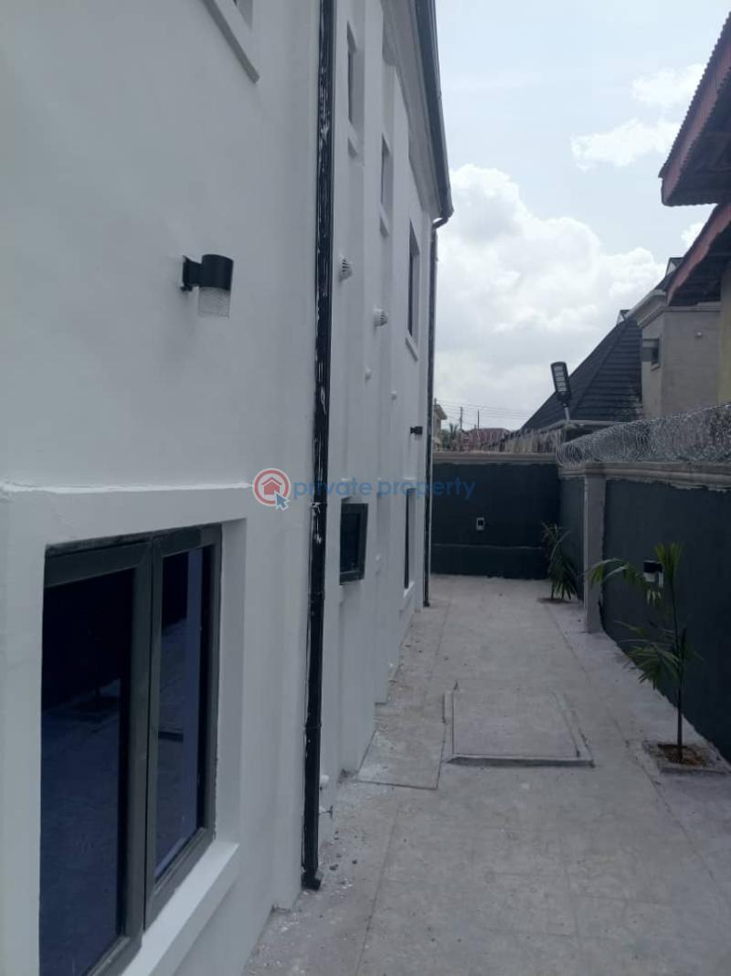House For Rent Via Johnson Awe Estate, Alexander, Oluyole, Ibadan. Ibadan Oyo - 1