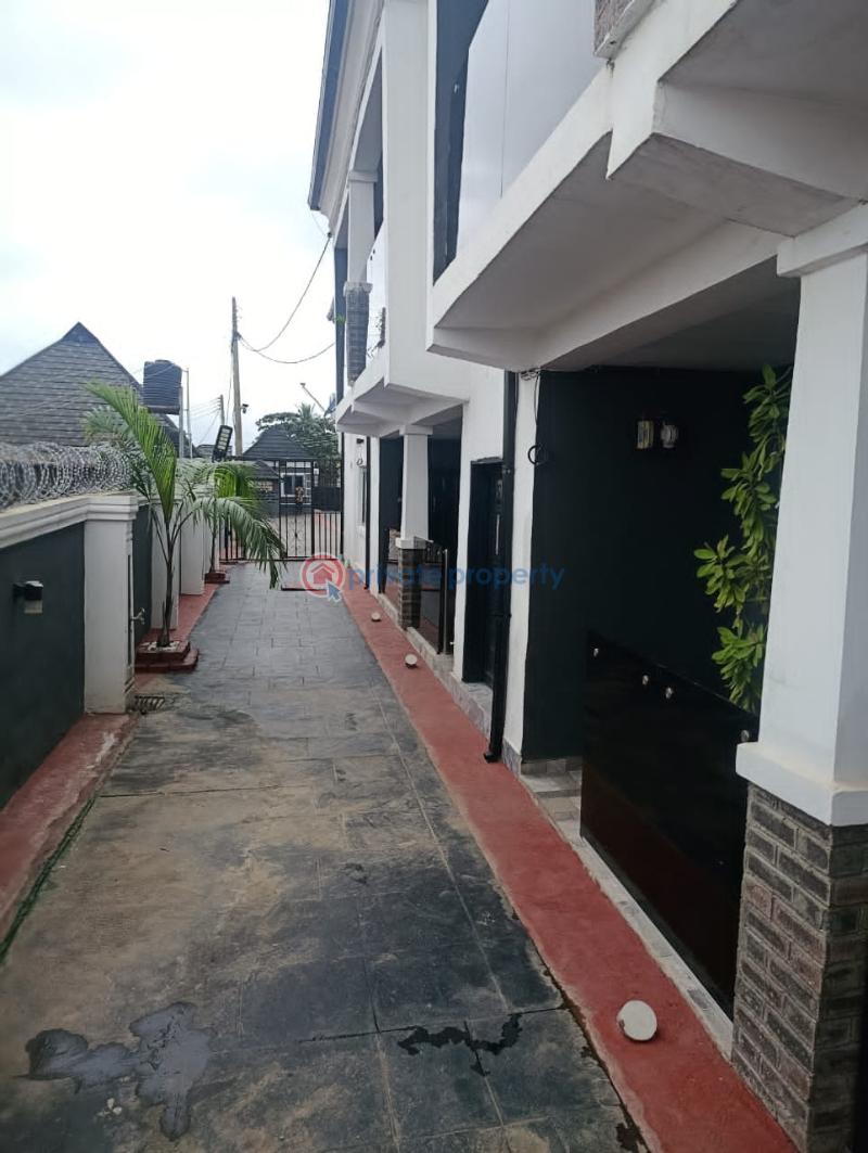 3 bedroom Block Of Flats For Rent Alexander, Johnson Awe Oluyole Estate Ibadan Oyo - 1