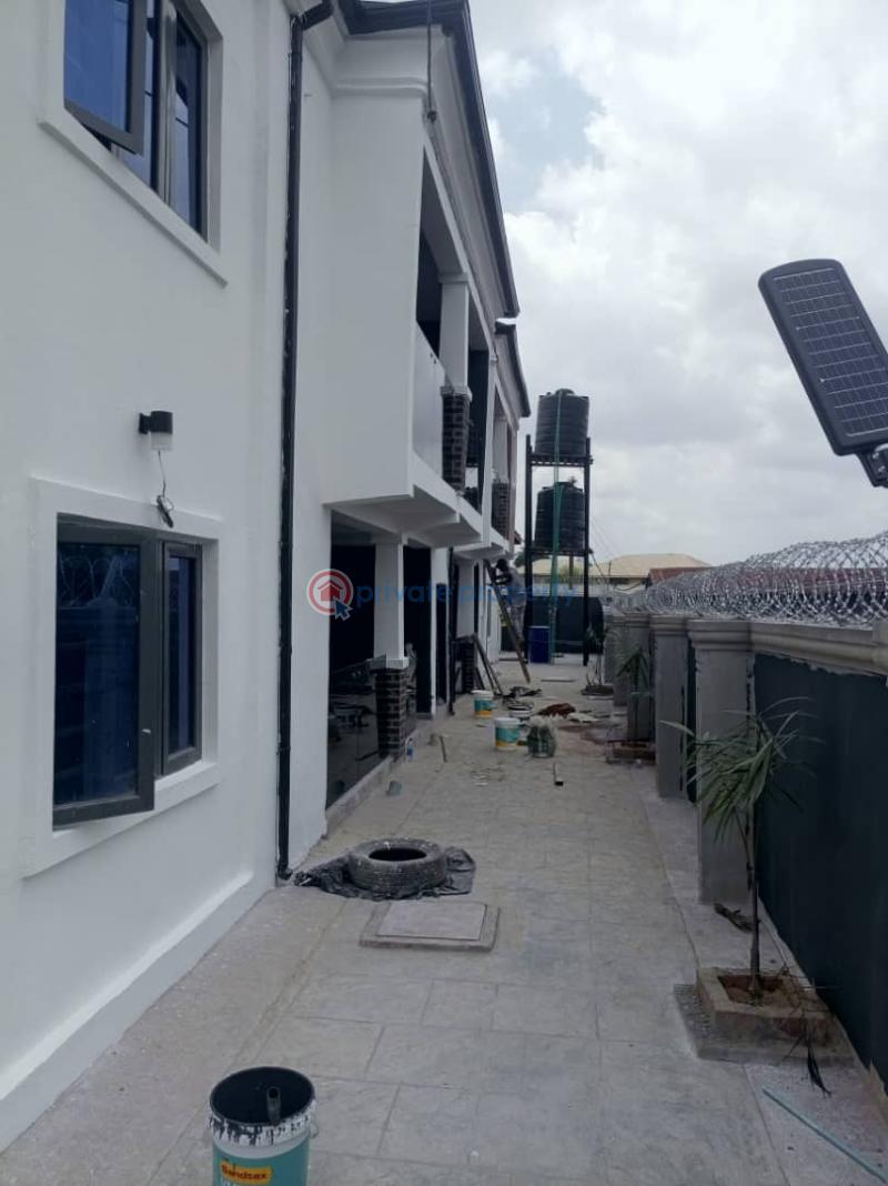 House For Rent Via Johnson Awe Estate, Alexander, Oluyole, Ibadan. Ibadan Oyo - 3