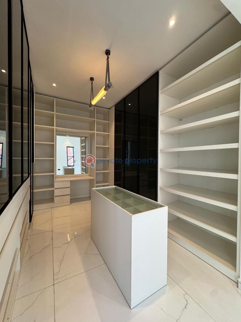 Modern 4  bedroom fully detached with en-suite rooms. - 13 4 bedroom Detached Duplex For Sale Lekki Phase 1 Lagos - 13