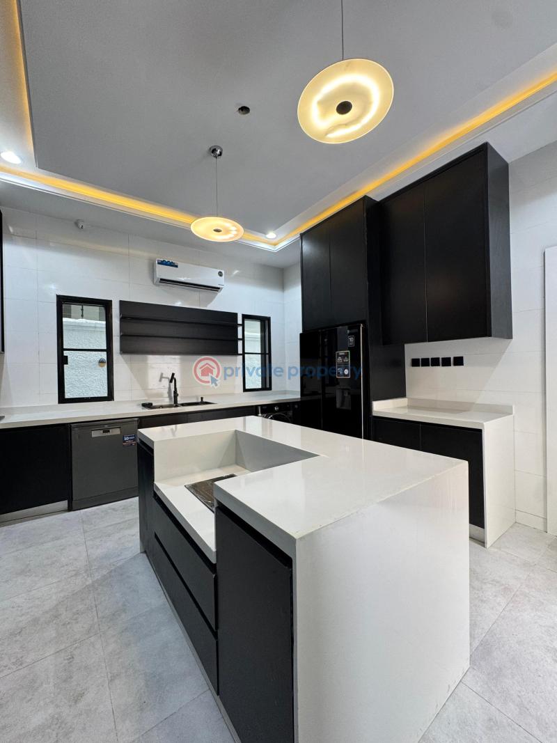 Modern 4  bedroom fully detached with en-suite rooms. - 17 4 bedroom Detached Duplex For Sale Lekki Phase 1 Lagos - 17