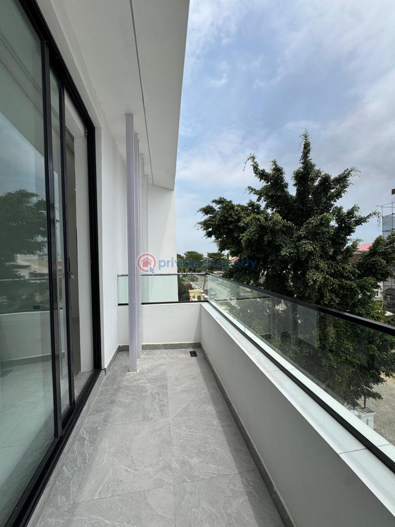 Modern 4  bedroom fully detached with en-suite rooms. - 15 4 bedroom Detached Duplex For Sale Lekki Phase 1 Lagos - 15