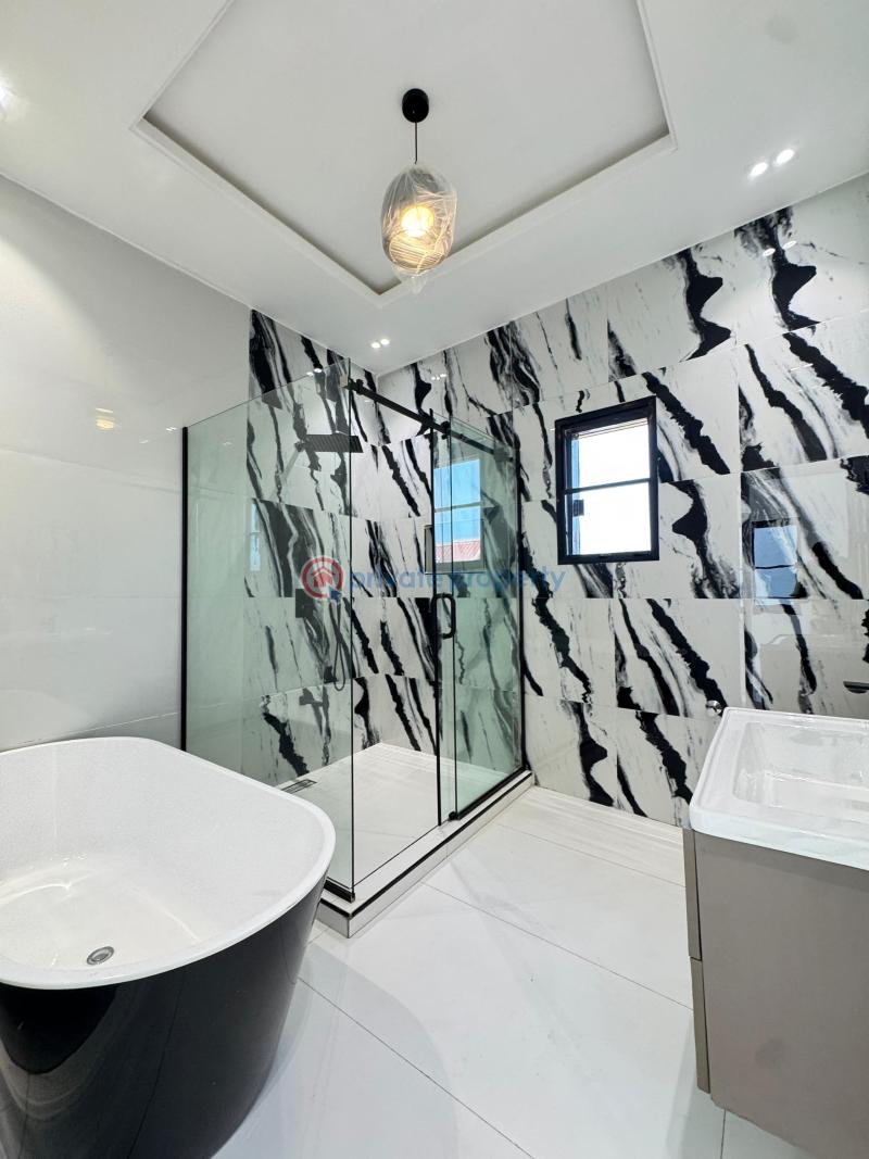 Modern 4  bedroom fully detached with en-suite rooms. - 18 4 bedroom Detached Duplex For Sale Lekki Phase 1 Lagos - 18