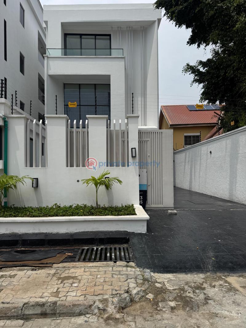 Modern 4  bedroom fully detached with en-suite rooms. - 14 4 bedroom Detached Duplex For Sale Lekki Phase 1 Lagos - 14