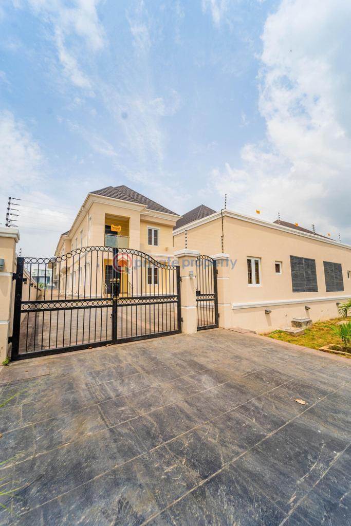 For sale 5 bedroom Duplex Pinnock Beach Estate Osapa Lekki Lagos (PID