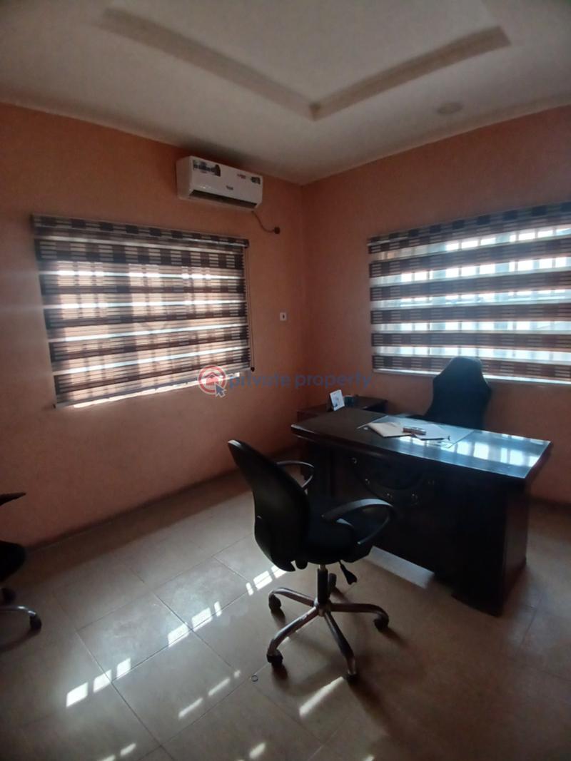 7 bedroom Warehouse For Sale College Crescent Challenge Ibadan Oyo - 5