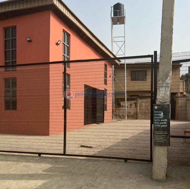 7 bedroom Warehouse For Sale College Crescent Challenge Ibadan Oyo - 1