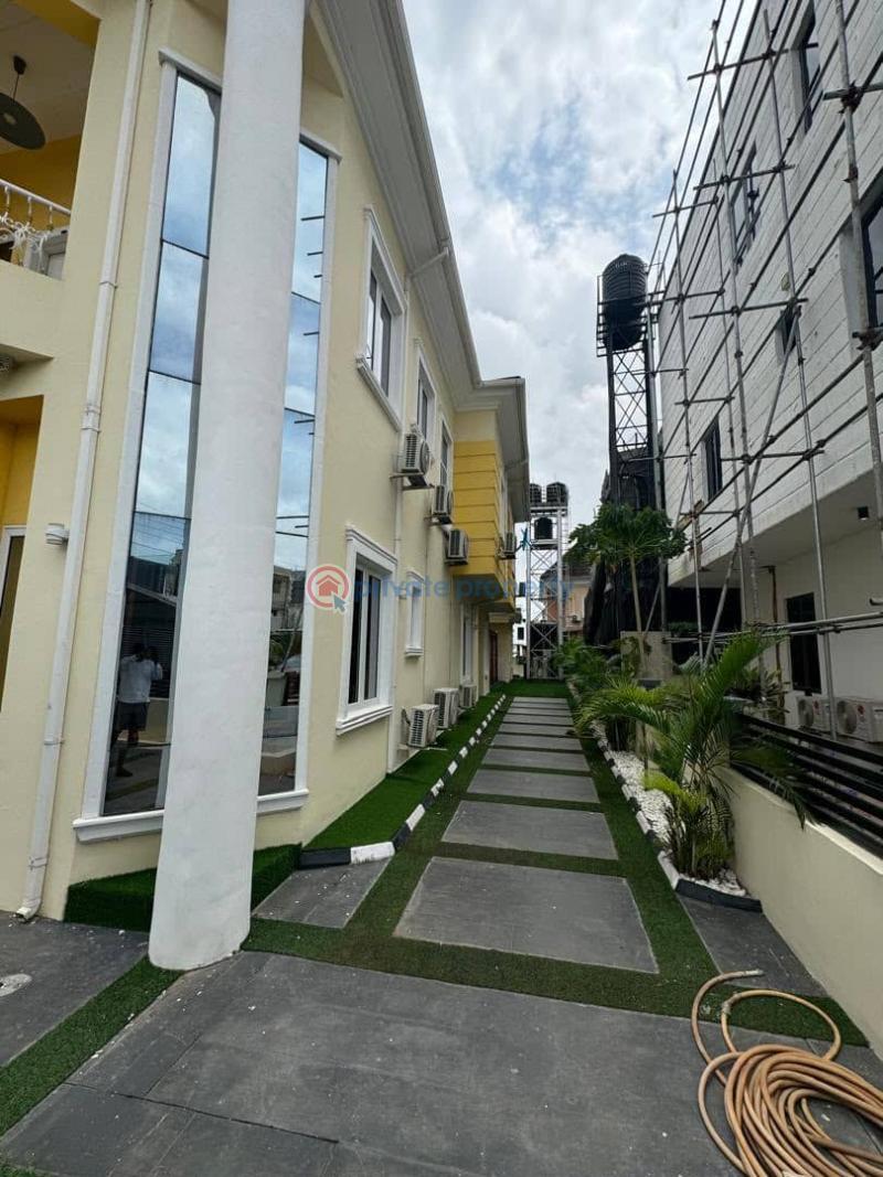 8 bedroom Detached Duplex For Sale Osapa London Lekki Lagos - 6