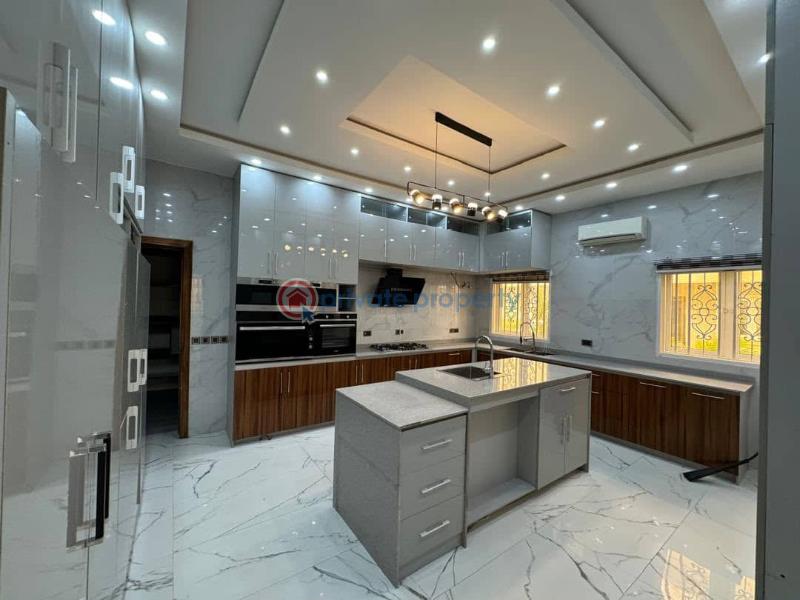 8 bedroom Detached Duplex For Sale Osapa London Lekki Lagos - 13