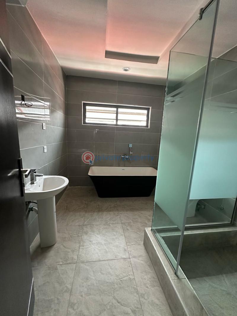 4 bedroom Terraced Duplex For Sale Chisco/ikate Lekki Lekki Phase 1 Lagos - 4
