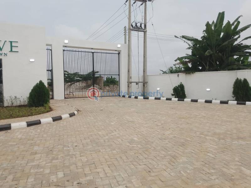 Commercial Land For Sale Mowe Ibadan Expressway / Mowe Redeem Camp Obafemi Owode Ogun - 1