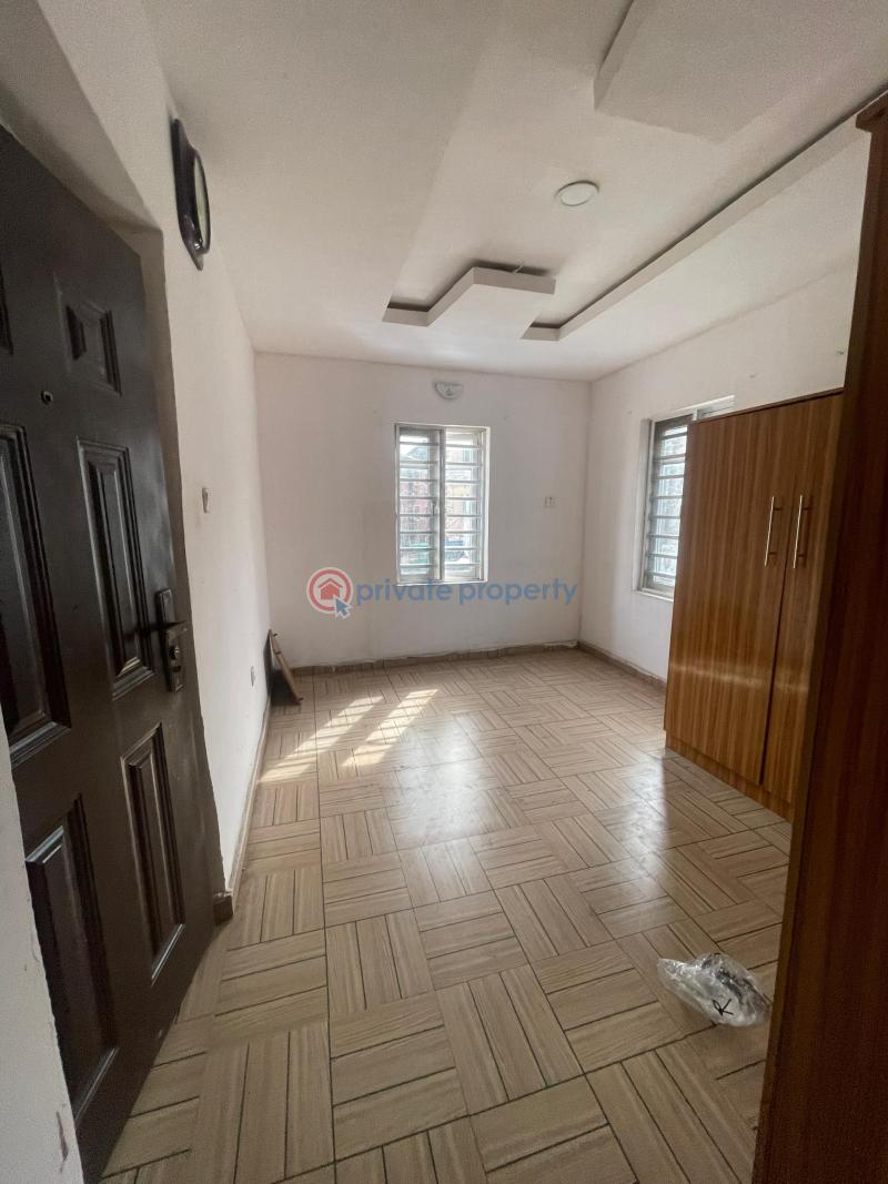 2 bedroom Block Of Flats For Rent Iwaya Yaba Lagos - 1