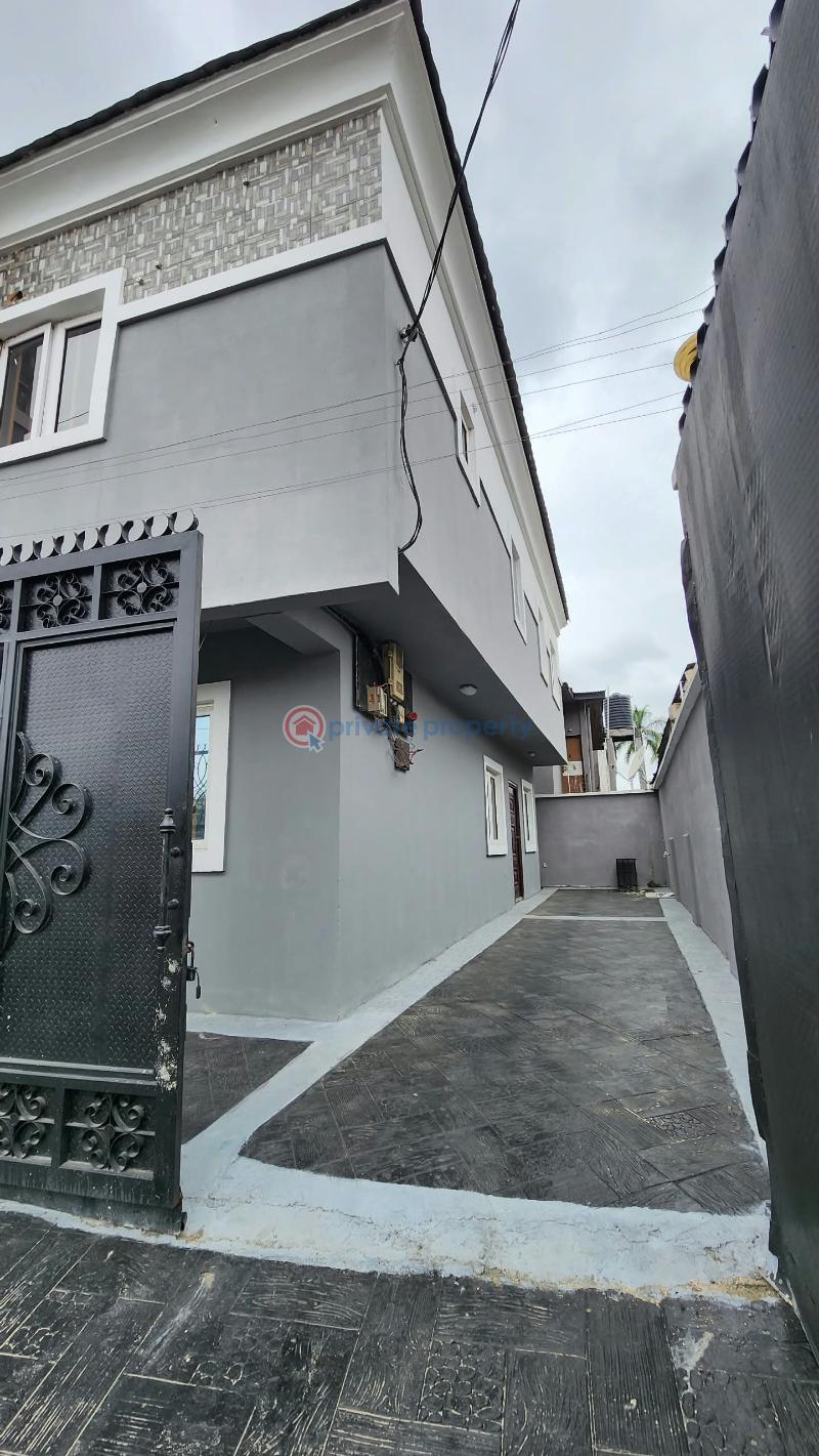 4 bedroom Semi detached Duplex For Sale Off Adelabu Adelabu Surulere Lagos - 5