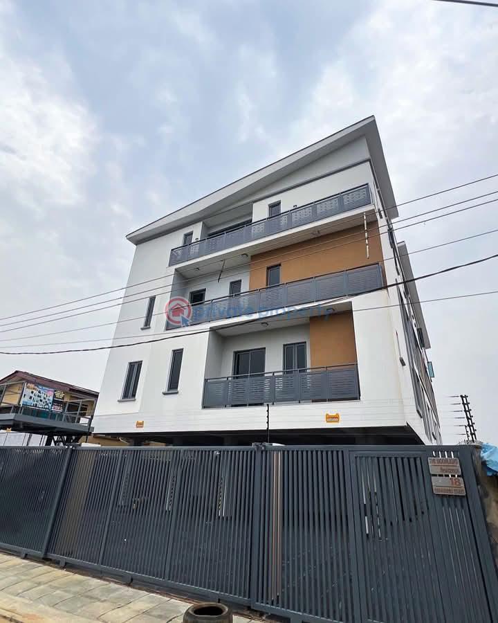 4 bedroom Terraced Duplex For Sale Obanikoro Close To Anthony Obanikoro Shomolu Lagos - 13