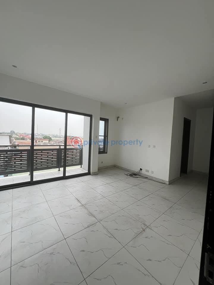 4 bedroom Terraced Duplex For Sale Obanikoro Close To Anthony Obanikoro Shomolu Lagos - 8