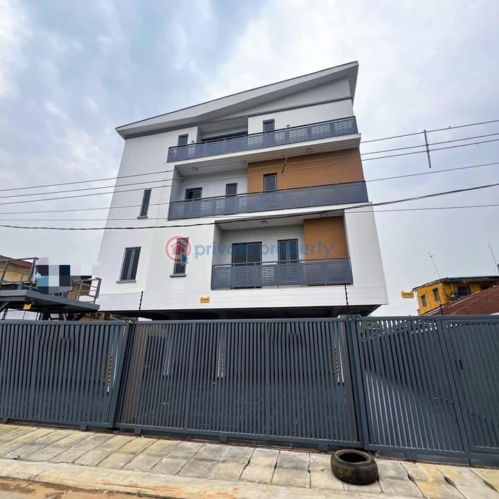 4 bedroom Terraced Duplex For Sale Obanikoro Close To Anthony Obanikoro Shomolu Lagos - 23