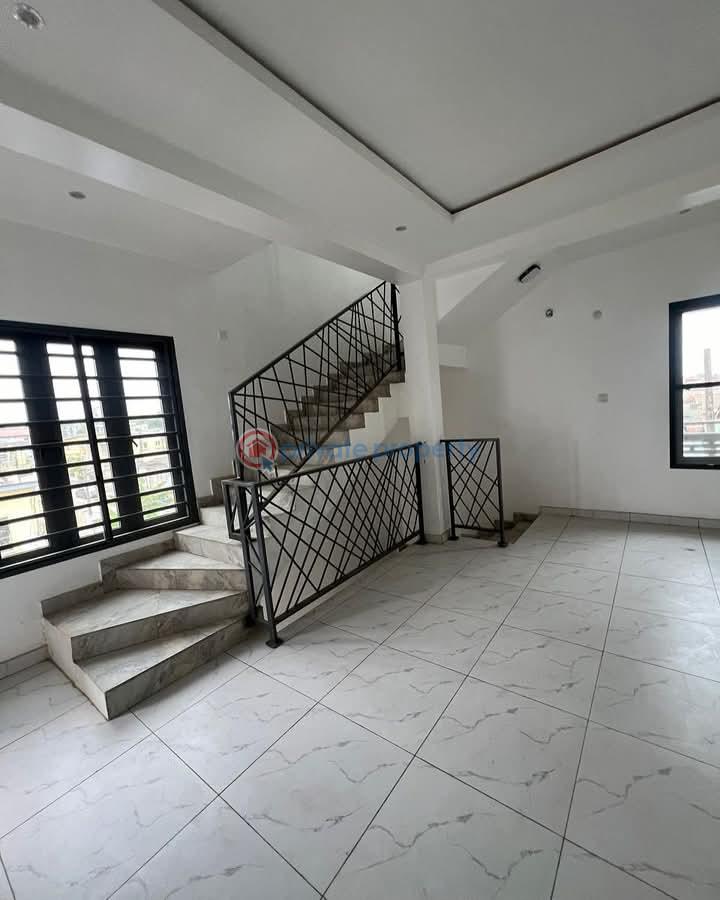4 bedroom Terraced Duplex For Sale Obanikoro Close To Anthony Obanikoro Shomolu Lagos - 15