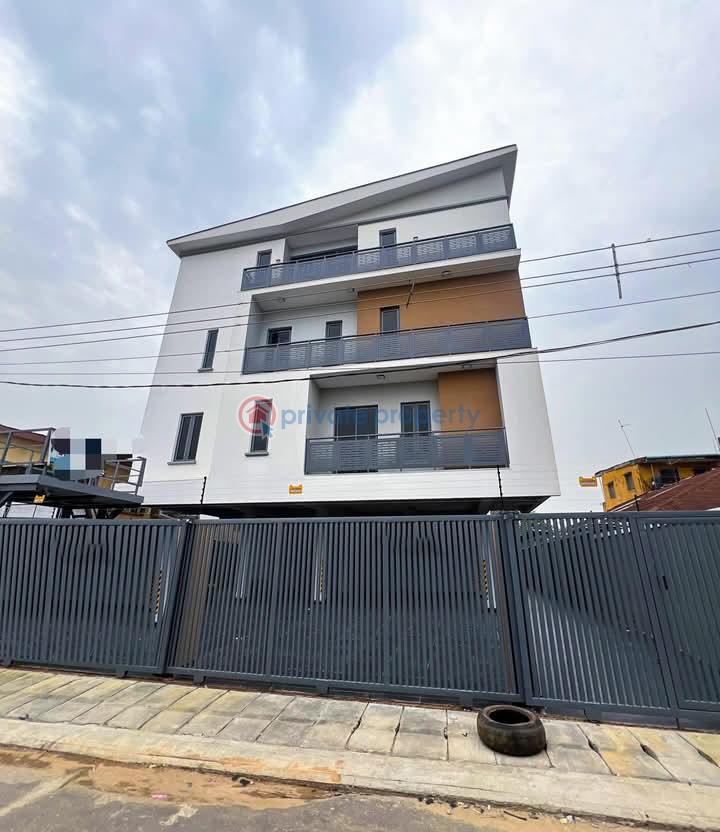 4 bedroom Terraced Duplex For Sale Obanikoro Close To Anthony Obanikoro Shomolu Lagos - 0