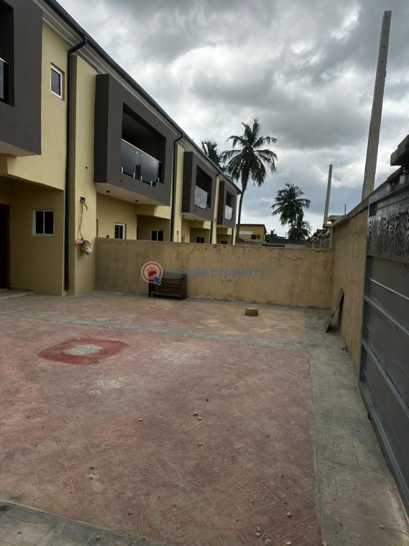 4 bedroom Duplex For Sale Dopemu  Agege Lagos - 10
