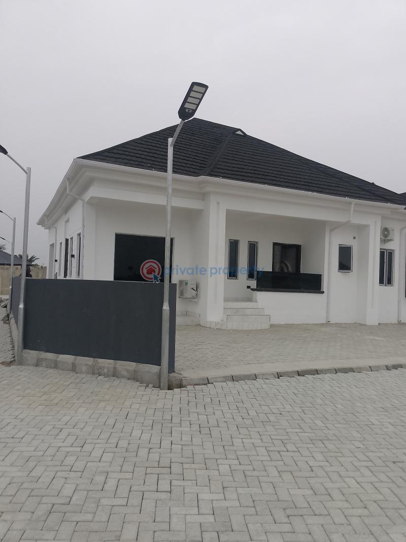 4 bedroom Block Of Flats For Sale Elerangbe Community Eleran Igbe Ibeju-Lekki Lagos - 1