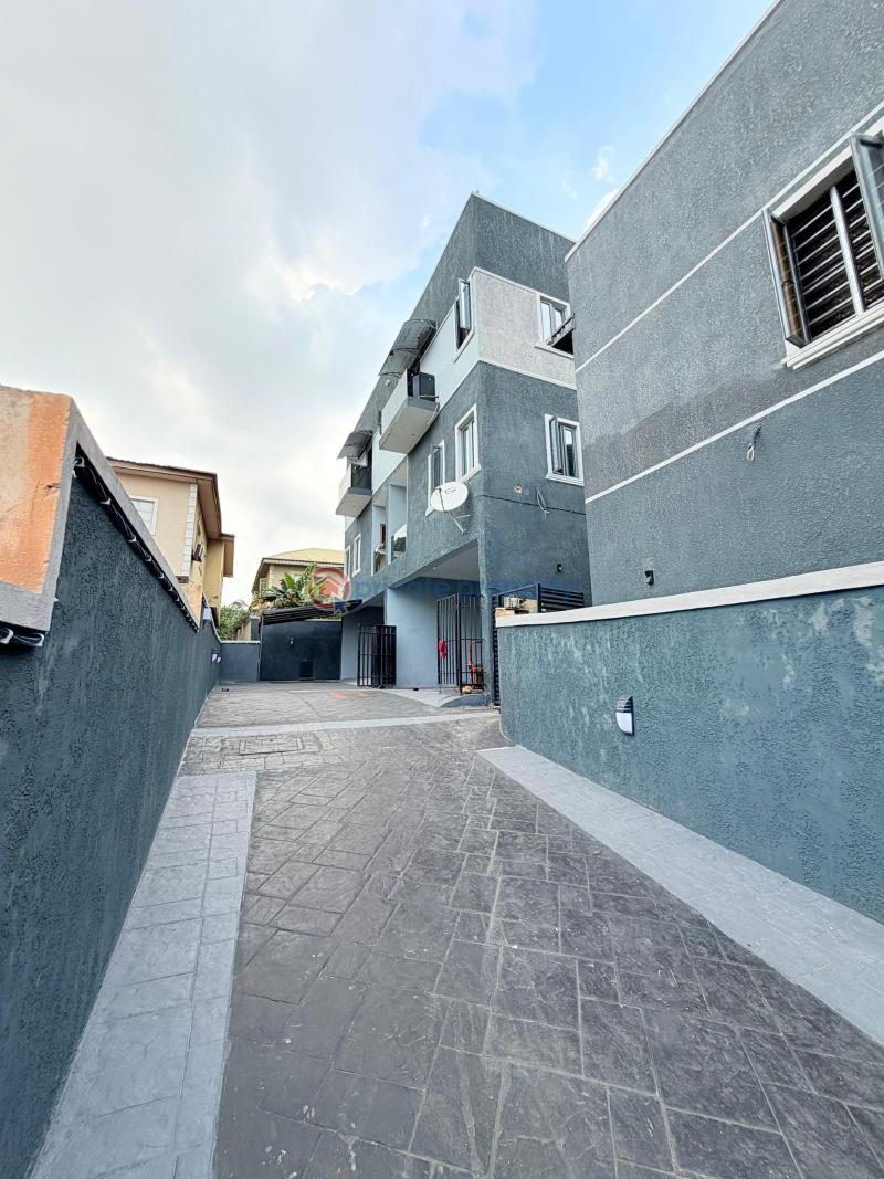 4 bedroom Semi detached Duplex For Sale Magodo Kosofe/Ikosi Lagos - 0