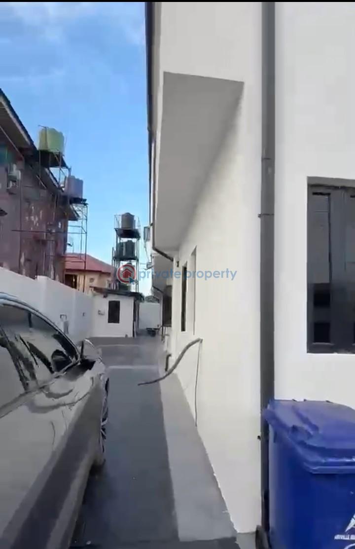 10 bedroom Flat & Apartment For Sale Gbagada Lagos - 3