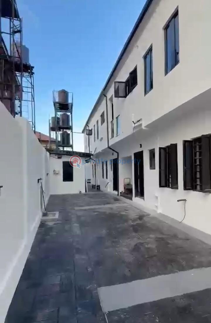 10 bedroom Flat & Apartment For Sale Gbagada Lagos - 5